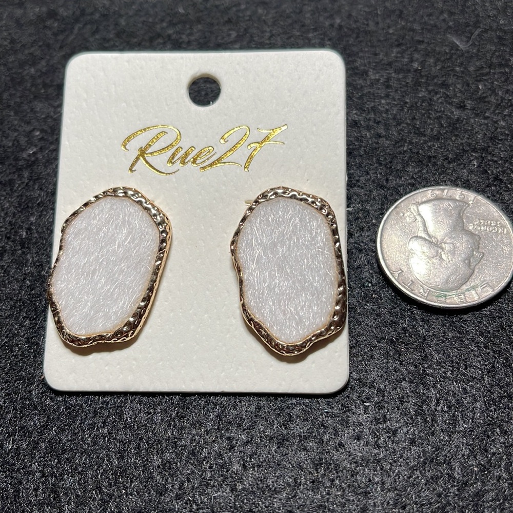 Earrings - Picture 2 of 4